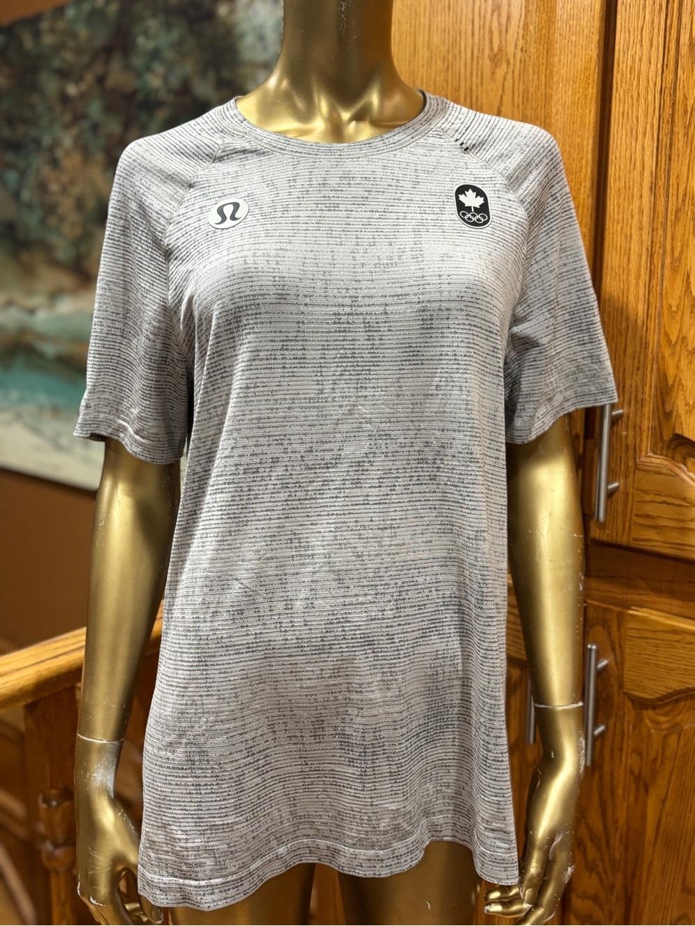 Lululemon unlimited edition Men's Light Gray Heather Short Sleeve Athletic Tee